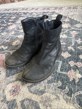 Women’s Merrell Chelsea style boot size 7